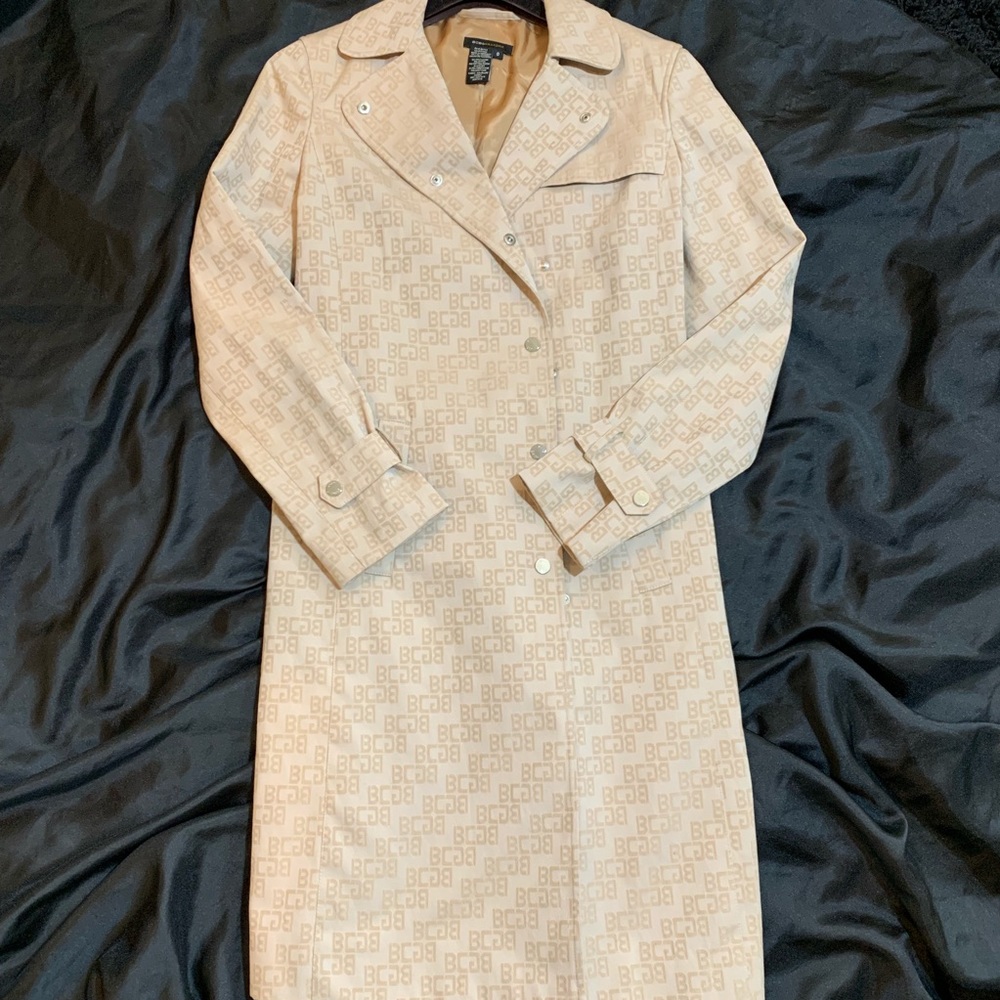 🔥🔥BCBG trench coat size 0🔥🔥